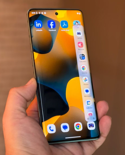 Motorola Edge 60 Fusion tampak depan desain melengkung